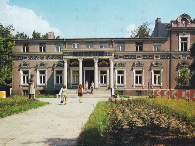 Budynek-Willi-na-pocztówce-z-czasów-PRL,-kiedy-mieściło-się-tu-Muzeum