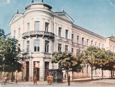 Budynek-sądu-na-pocztówce-z-lat-60.-XX-w