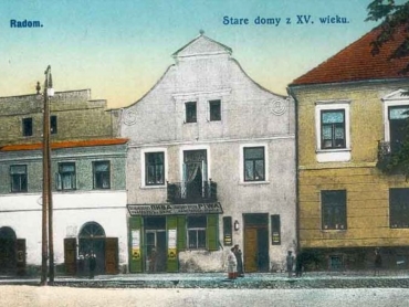Widok Domów Gąski i Esterki na pocztówce z 1912 r.