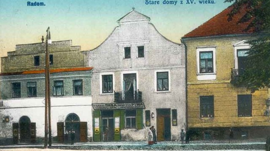 Widok Domów Gąski i Esterki na pocztówce z 1912 r.