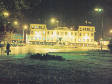 Widok dworca _z duchami_ - pocztówka z początku lat 90. XX w.