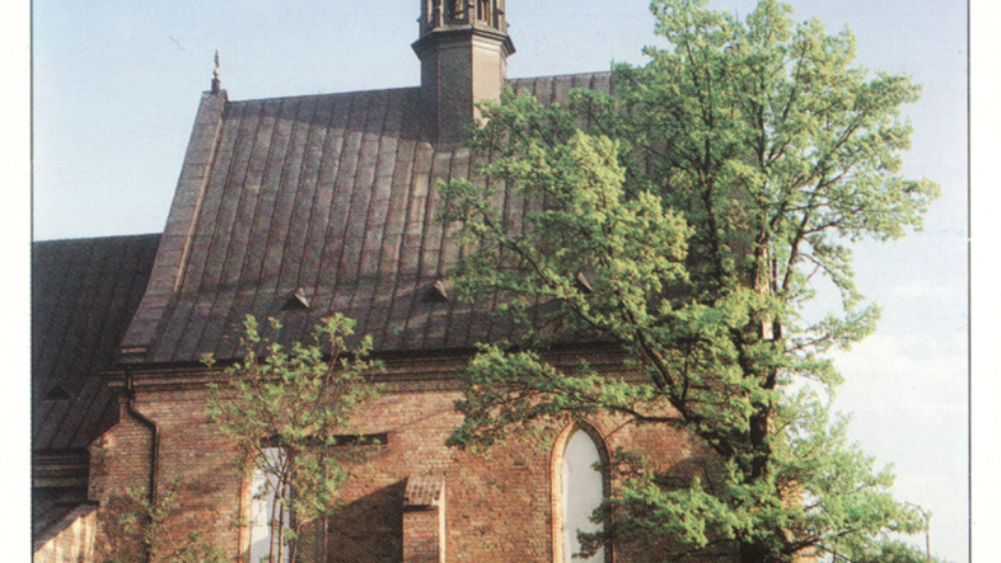 Widok kościoła wkrótce po rewaloryzacji. Pocztówka z początku lat 90. XX w.