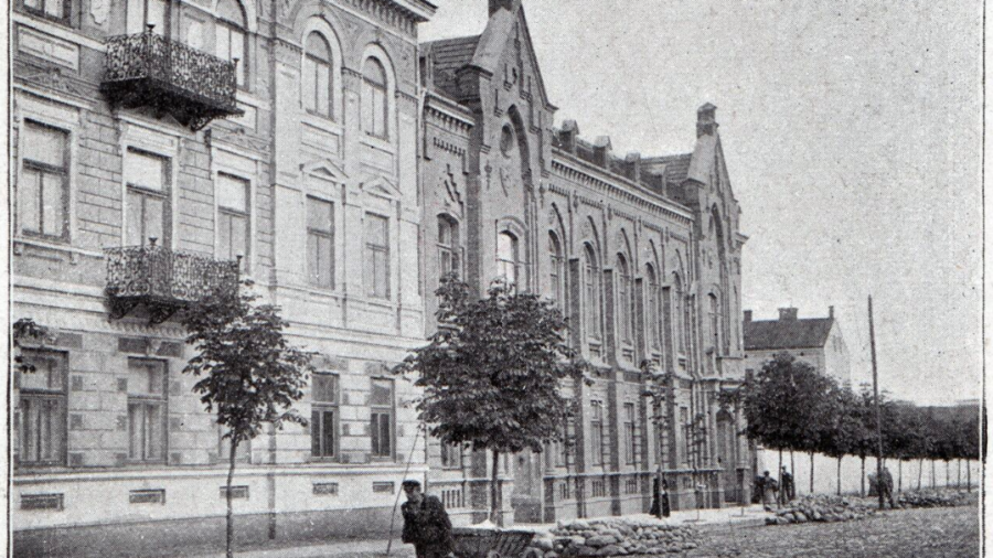 Widok obiektu tuż po wzniesieniu - z Albumu _Widoki Radomia_ Aleksandra Janowskiego, wydanego w 1899 r.
