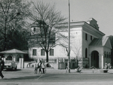 Budynek Łaźni na fotografii z lat 70. XX w. Z Archiwum Konserwatora Zabytków