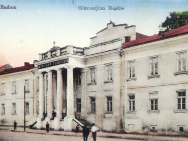 Gimnazjum Rządowe na pocztówce z początku XX w.