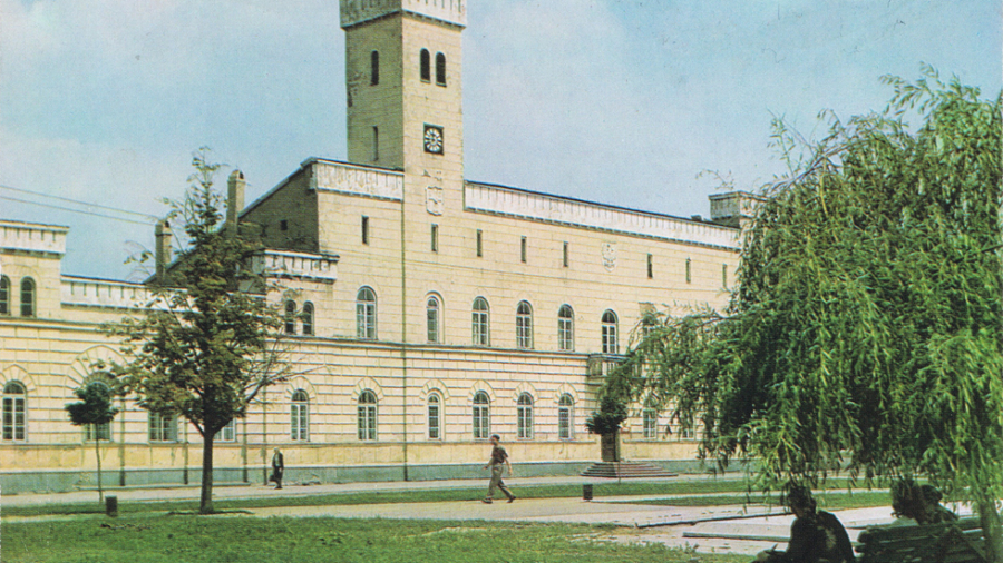 Widok Ratusza na pocztówce z okresu PRL (5)