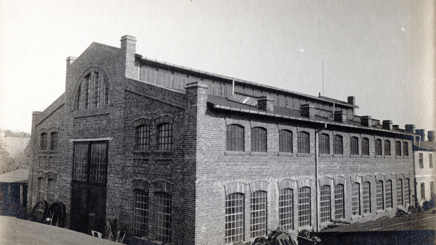 Widok hali montażowej Zakładów Kindta po rozbudowie w 1921 r. Fotografia ze zbiorów Muzeum im. J. Malczewskiego w Radomiu