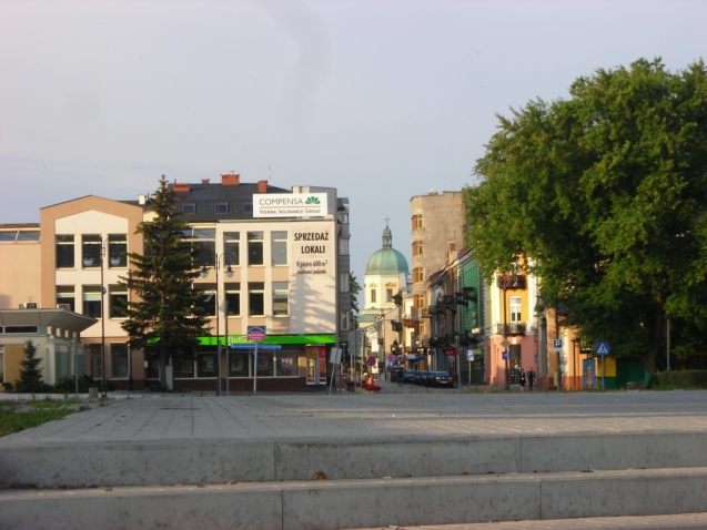 Fragment Placu Jagiellońskiego z widokiem na kopułę kościoła garnizonowego. Fot. P. Puton, 2011.