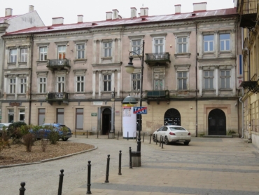 Kamienica przy Placu Konstytucji 3 Maja 1, gdzie mieściła się cukiernia. Fot. P. Puton, 2020