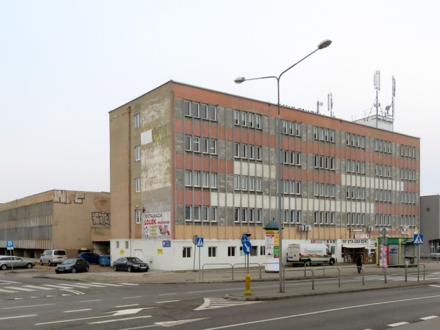 Ocalałe zabudowania ''Polmetalu'' u zbiegu ulic 1905 Roku i Tytoniowej. Fot. P. Puton, 2020